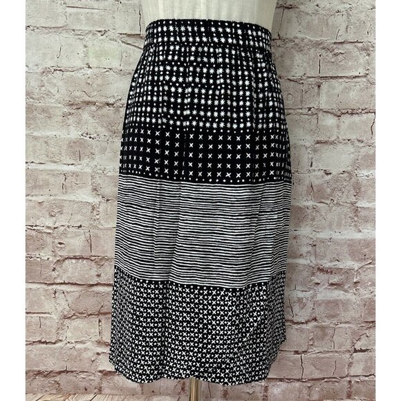 LOFT Womens Faux Wrap Mini Skirt Black White Print Rayon Lightweight Size 14 NEW - Picture 2 of 3